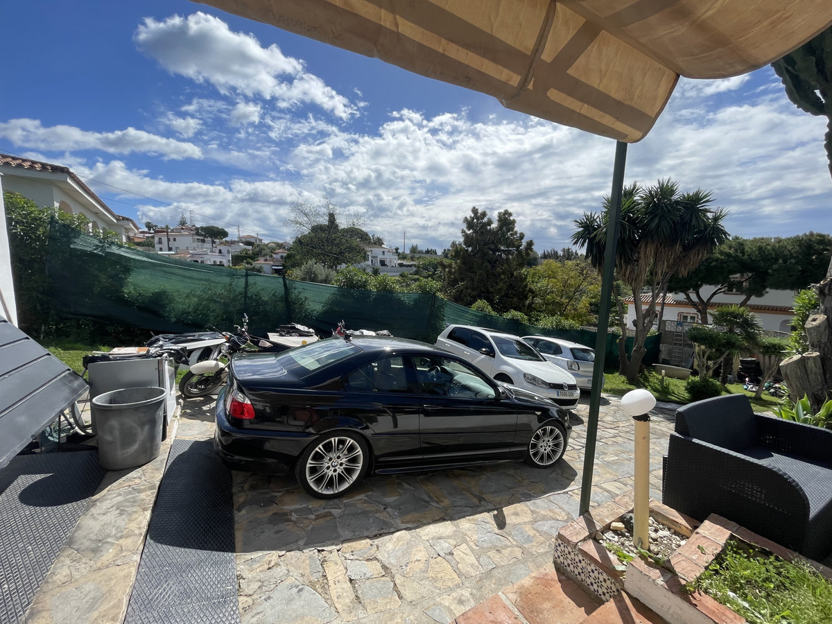 Semi-Vrijstaande Villa in Nueva Andalucía-11