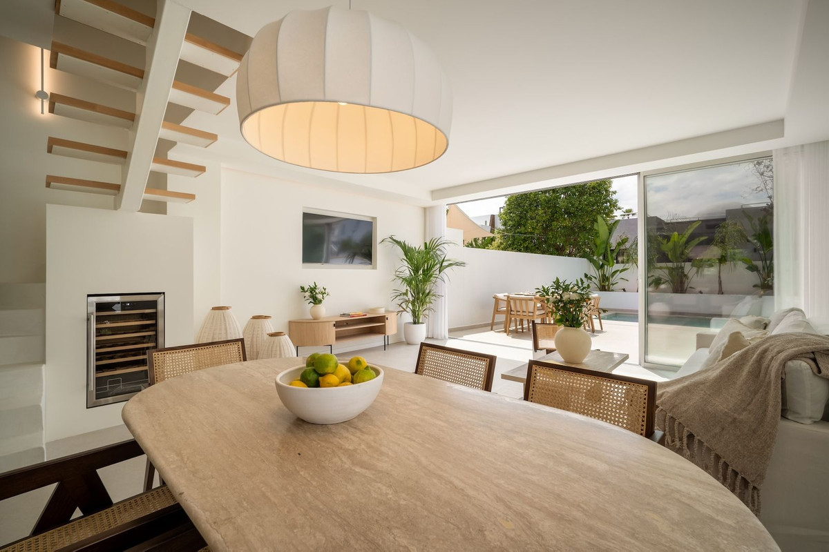 Semi-Vrijstaande Villa in Nueva Andalucía-1