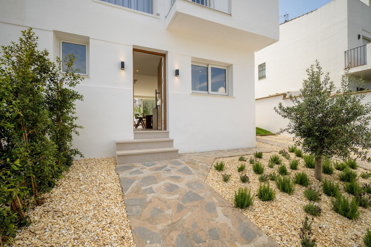 Semi-Vrijstaande Villa in Nueva Andalucía-5