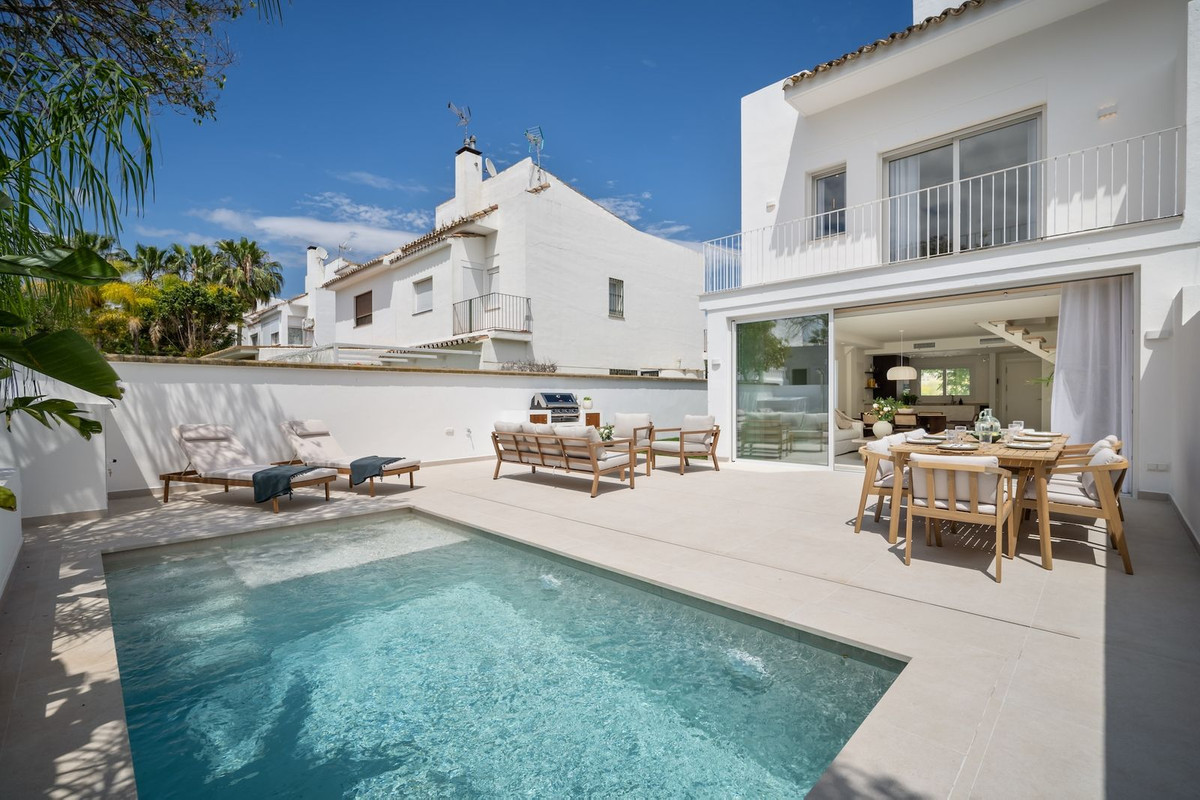 Semi-Vrijstaande Villa in Nueva Andalucía-6