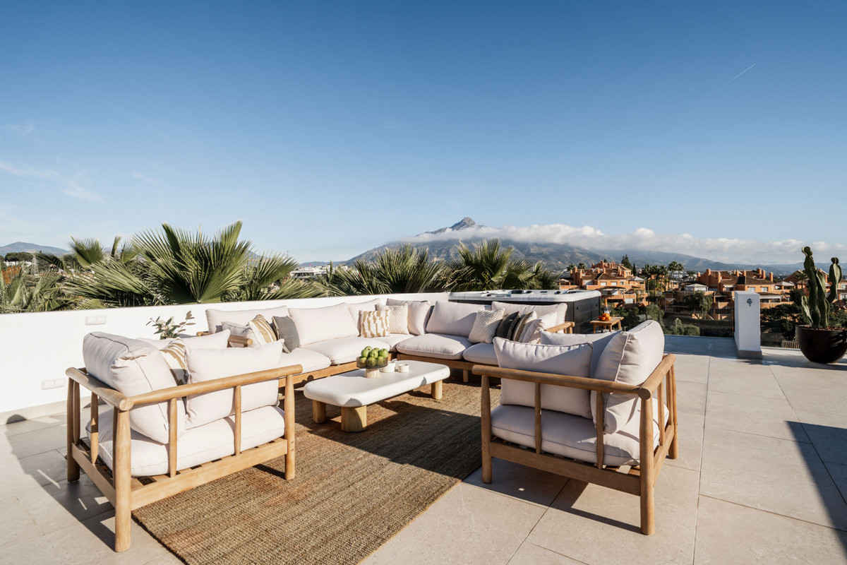 Huis te koop in Nueva Andalucía | 5 slaapkamers H5042401