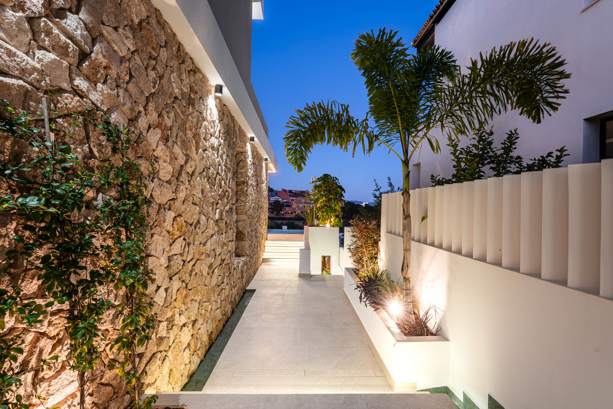 Huis te koop in Nueva Andalucía | 5 slaapkamers H5042401