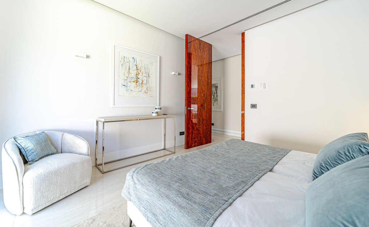 Huis te koop in Nueva Andalucía | 5 slaapkamers H5055901
