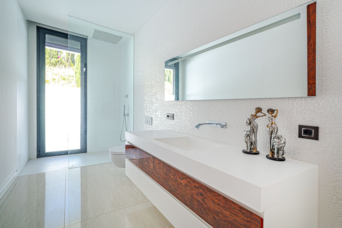 Huis te koop in Nueva Andalucía | 5 slaapkamers H5055901