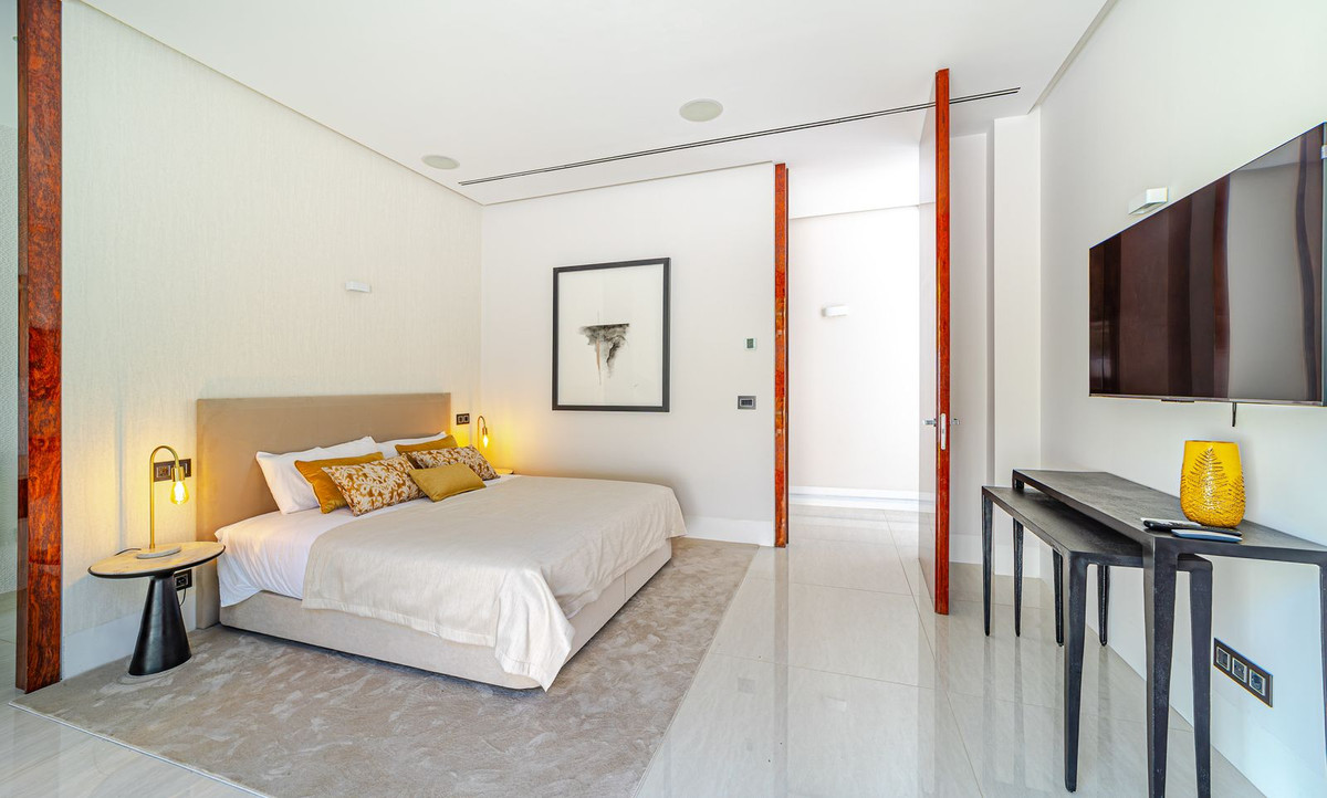 Huis te koop in Nueva Andalucía | 5 slaapkamers H5055901