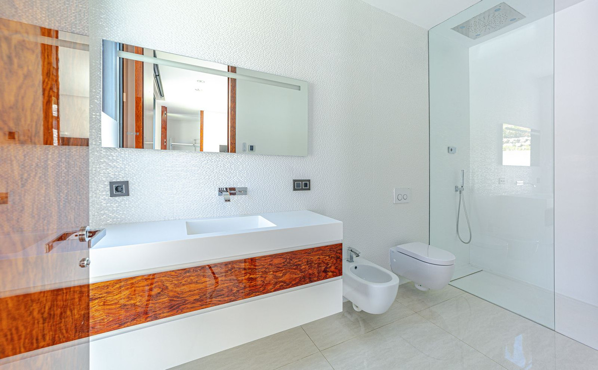 Huis te koop in Nueva Andalucía | 5 slaapkamers H5055901