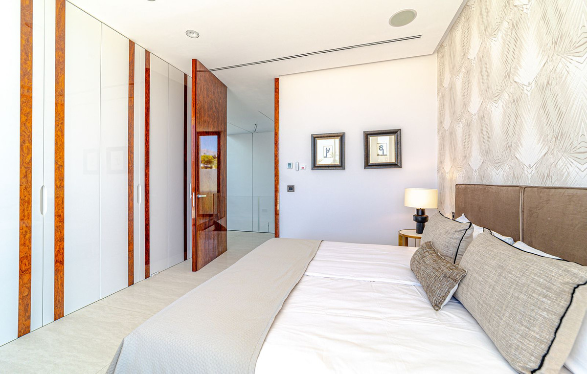 Huis te koop in Nueva Andalucía | 5 slaapkamers H5055901