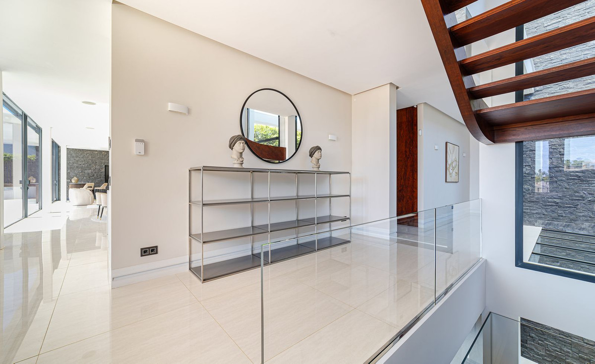 Huis te koop in Nueva Andalucía | 5 slaapkamers H5055901