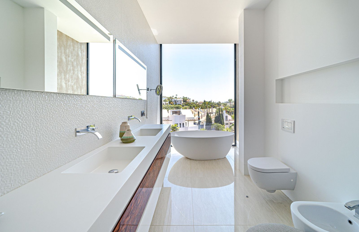 Huis te koop in Nueva Andalucía | 5 slaapkamers H5055901