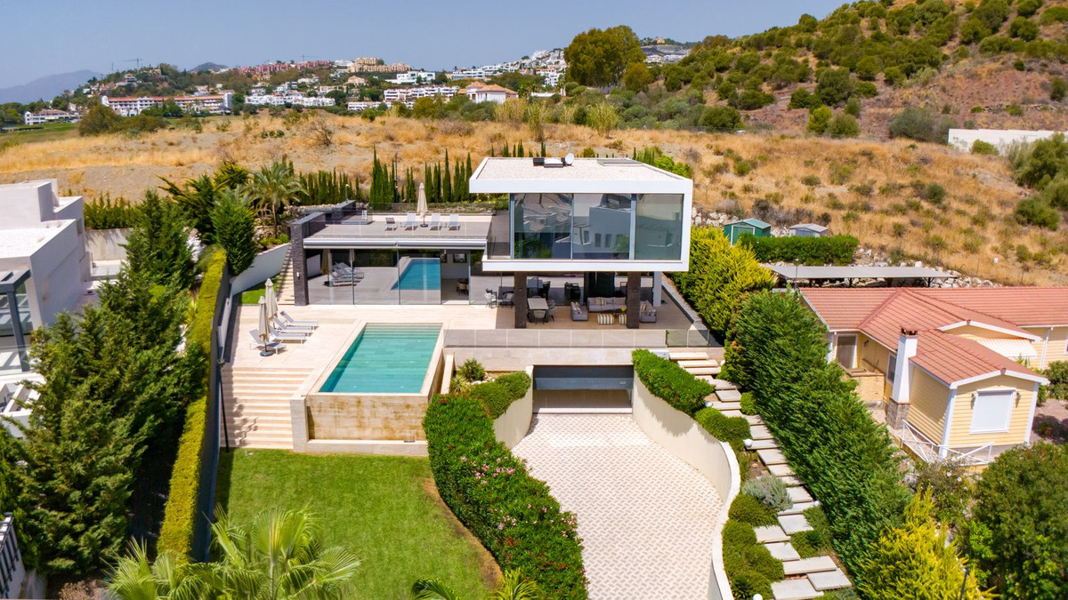Huis te koop in Nueva Andalucía | 5 slaapkamers H5055901