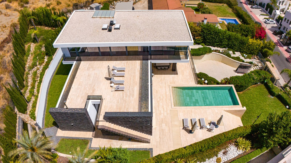 Huis te koop in Nueva Andalucía | 5 slaapkamers H5055901