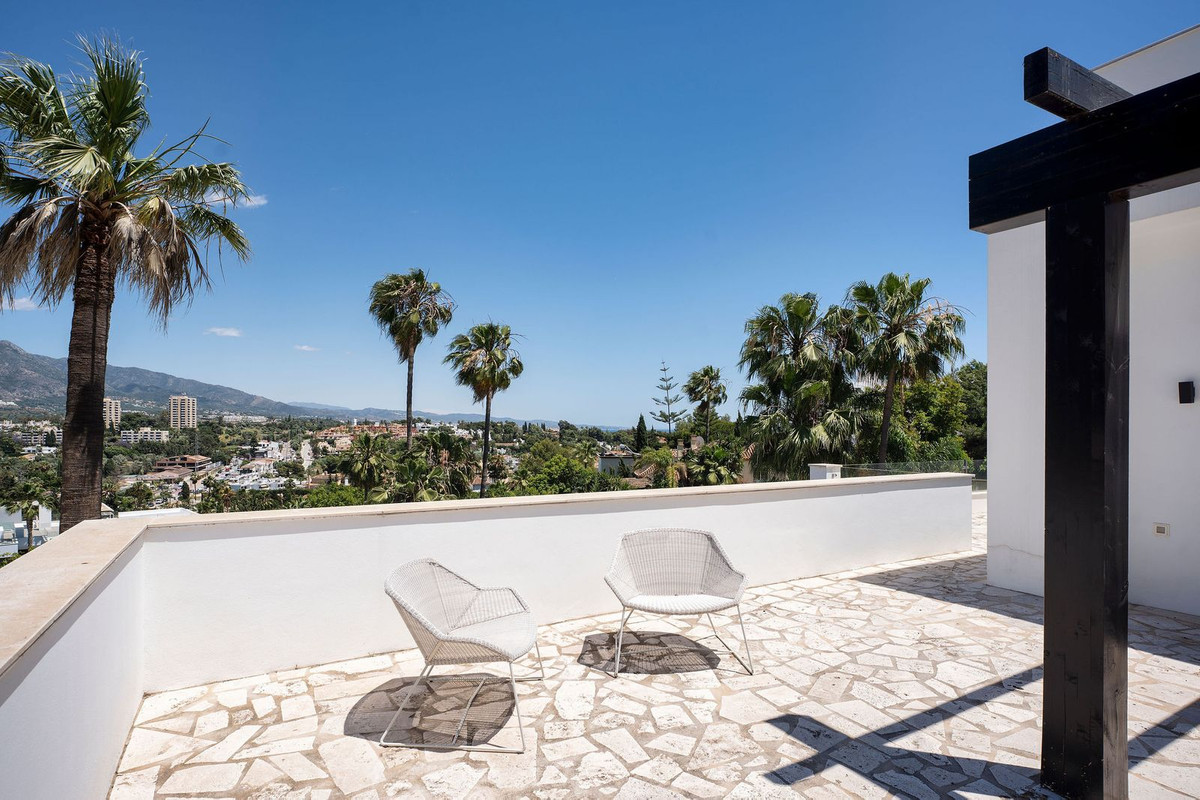 Huis te koop in Nueva Andalucía | 4 slaapkamers H5058385