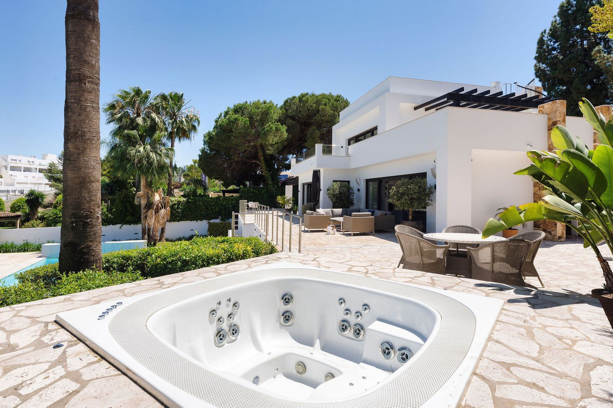 Huis te koop in Nueva Andalucía | 4 slaapkamers H5058385