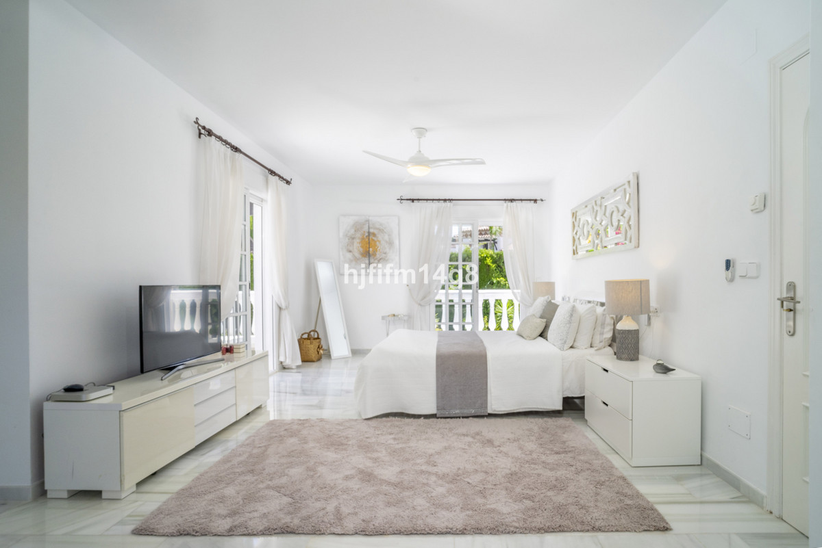 House te koop in Nueva Andalucía | 4 slaapkamers H5073460
