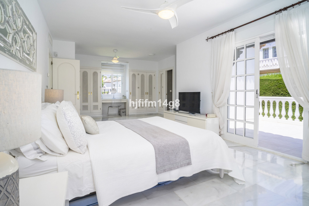 House te koop in Nueva Andalucía | 4 slaapkamers H5073460