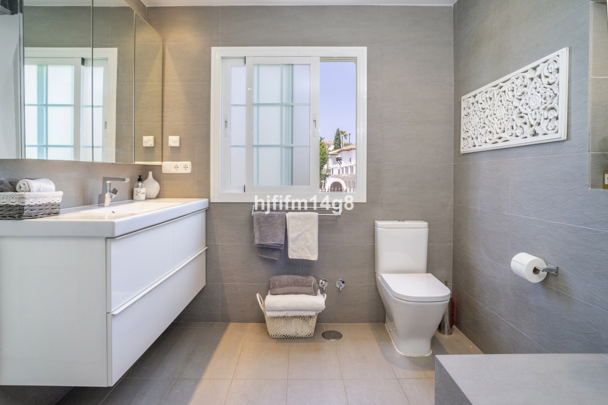 House te koop in Nueva Andalucía | 4 slaapkamers H5073460