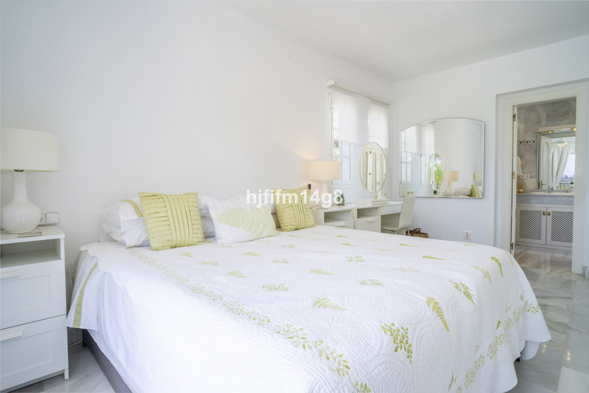House te koop in Nueva Andalucía | 4 slaapkamers H5073460