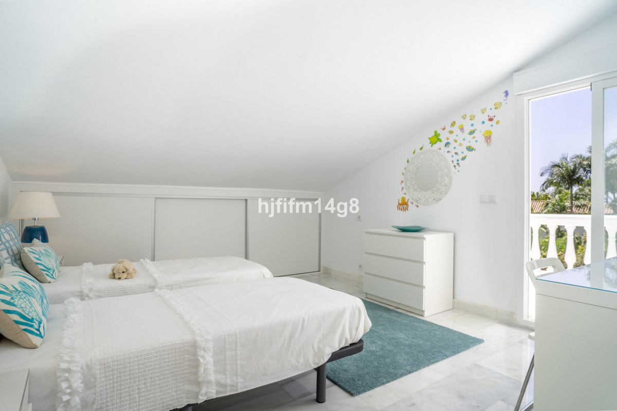 House te koop in Nueva Andalucía | 4 slaapkamers H5073460