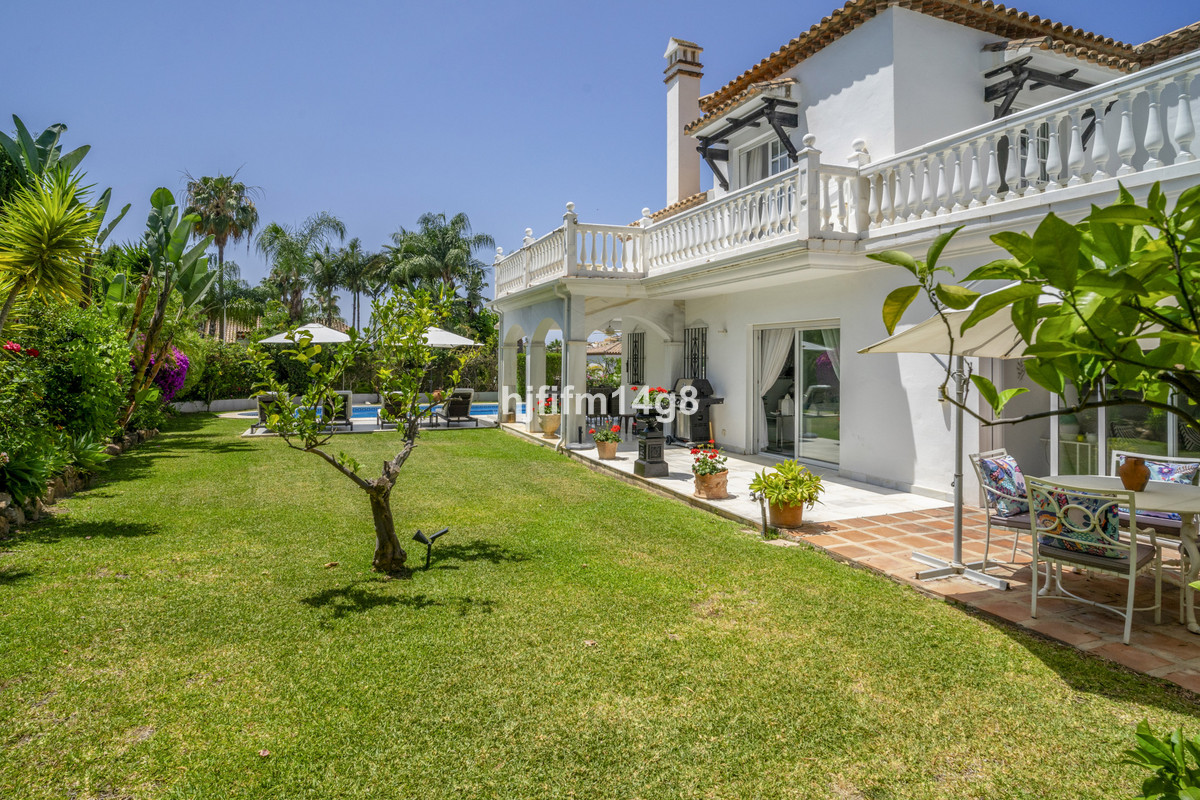 House te koop in Nueva Andalucía | 4 slaapkamers H5073460