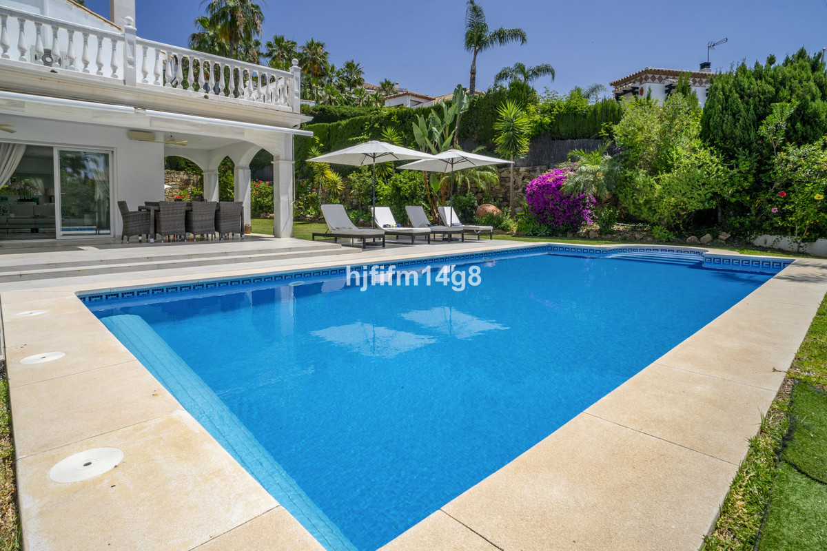 House te koop in Nueva Andalucía | 4 slaapkamers H5073460