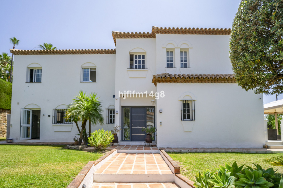 House te koop in Nueva Andalucía | 4 slaapkamers H5073460