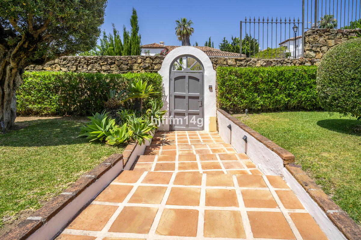 House te koop in Nueva Andalucía | 4 slaapkamers H5073460