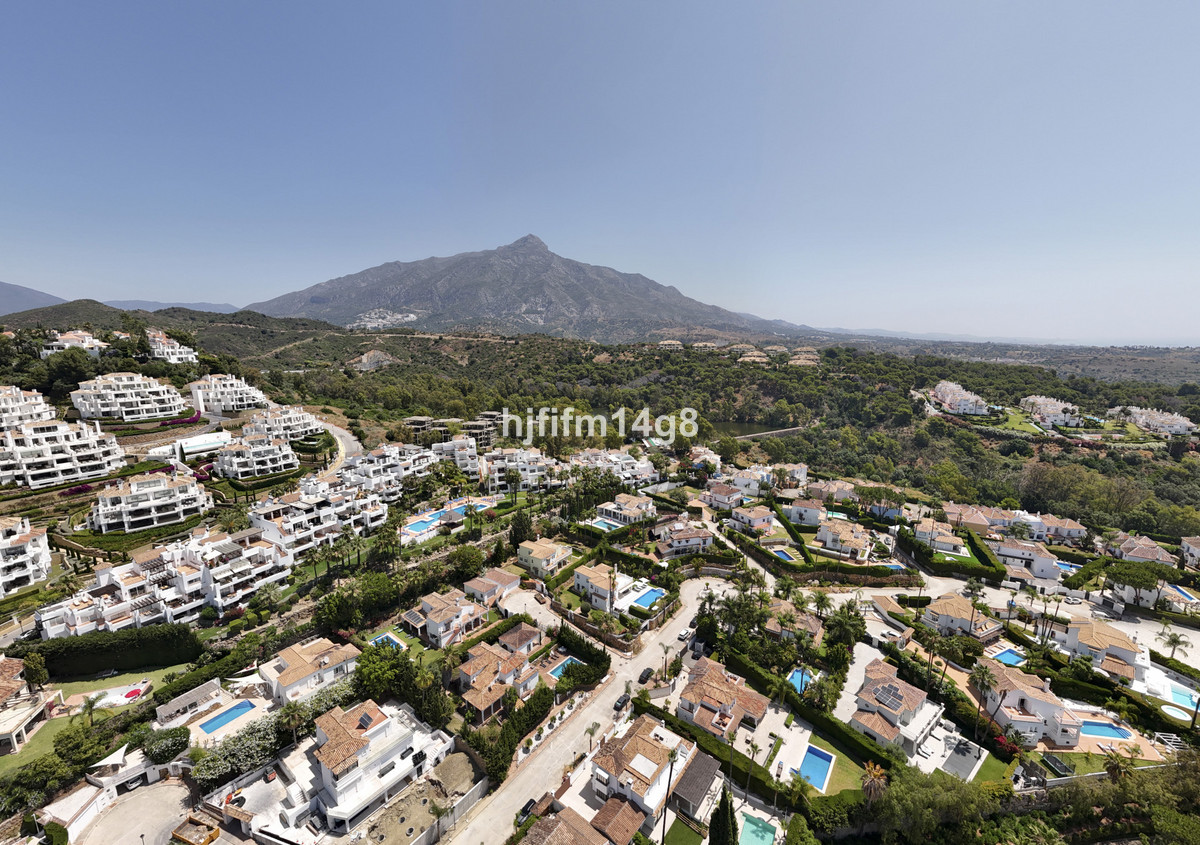 House te koop in Nueva Andalucía | 4 slaapkamers H5073460