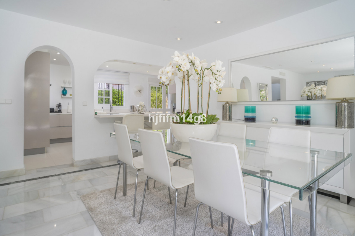 House te koop in Nueva Andalucía | 4 slaapkamers H5073460