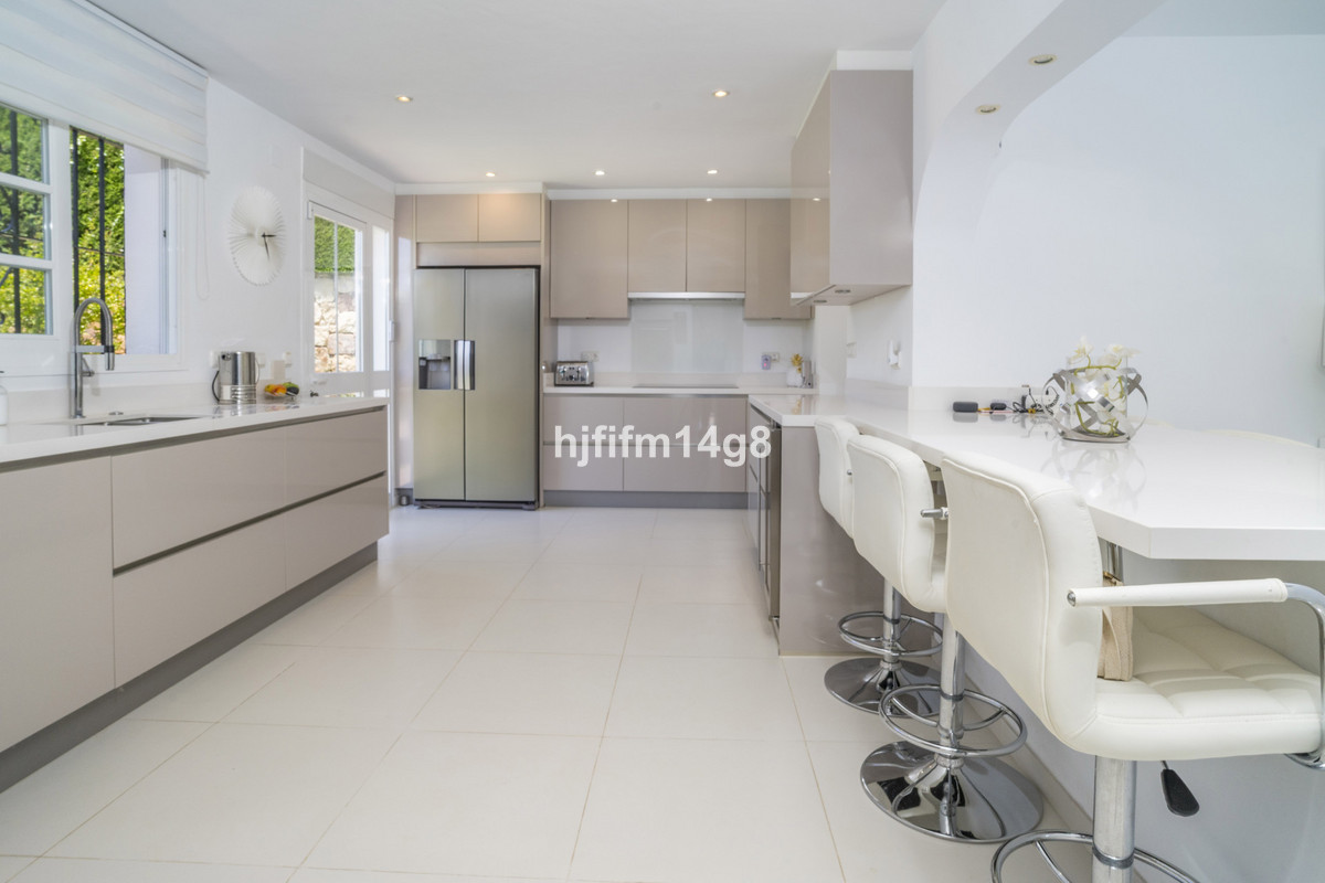 House te koop in Nueva Andalucía | 4 slaapkamers H5073460
