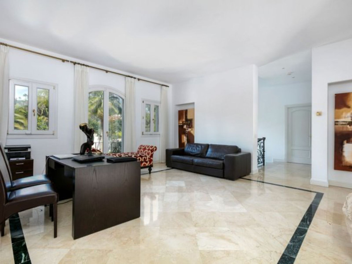 Huis te koop in Nueva Andalucía | 6 slaapkamers H5075314