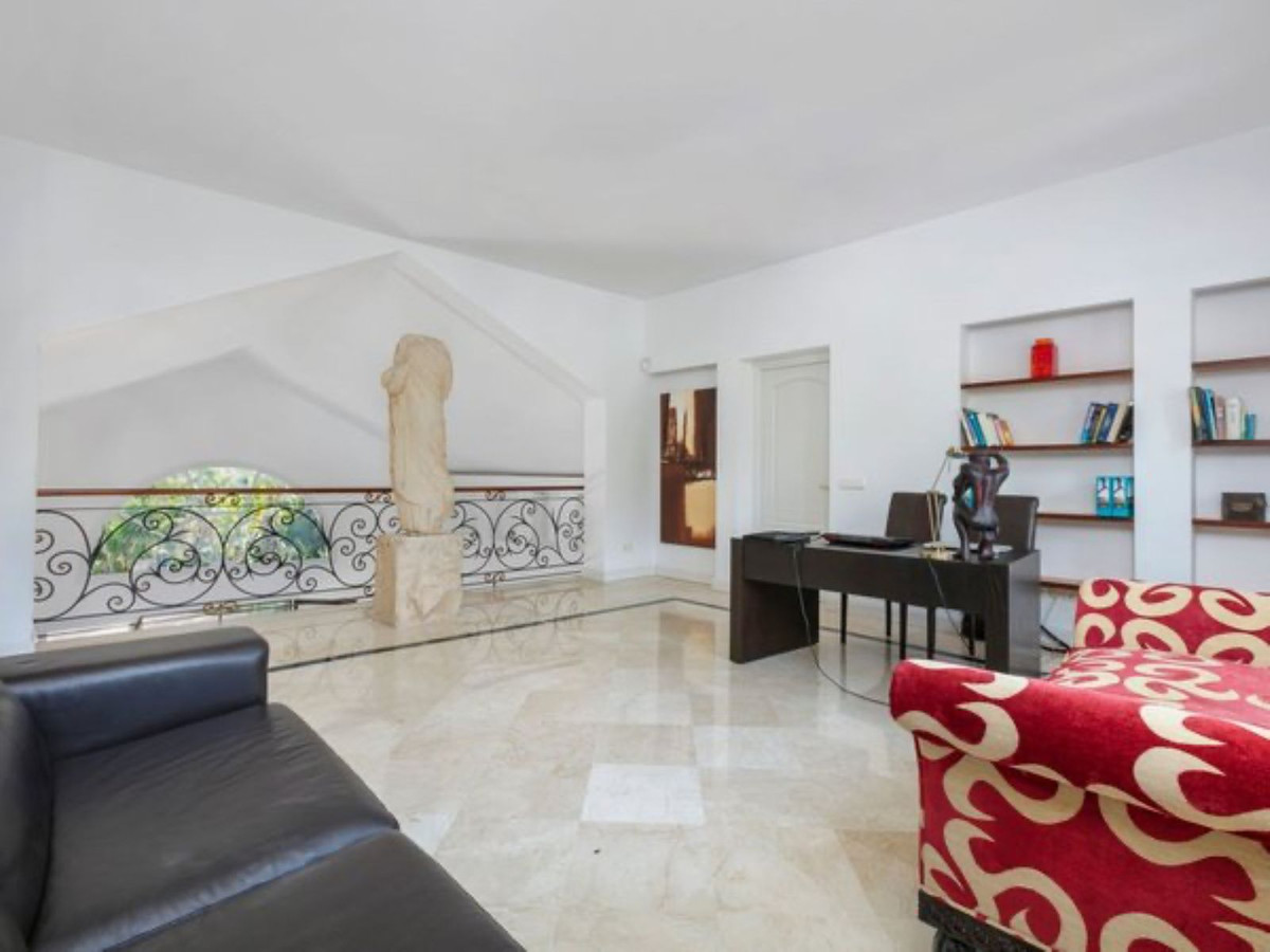 Huis te koop in Nueva Andalucía | 6 slaapkamers H5075314