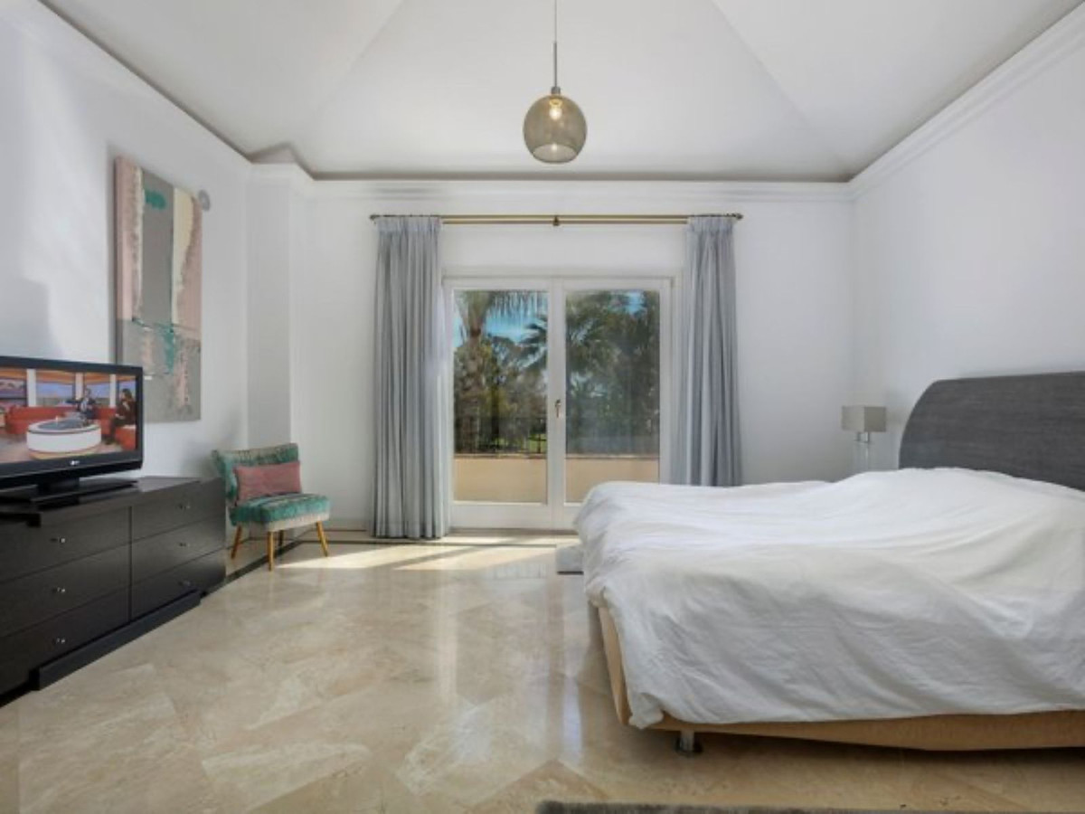 Huis te koop in Nueva Andalucía | 6 slaapkamers H5075314