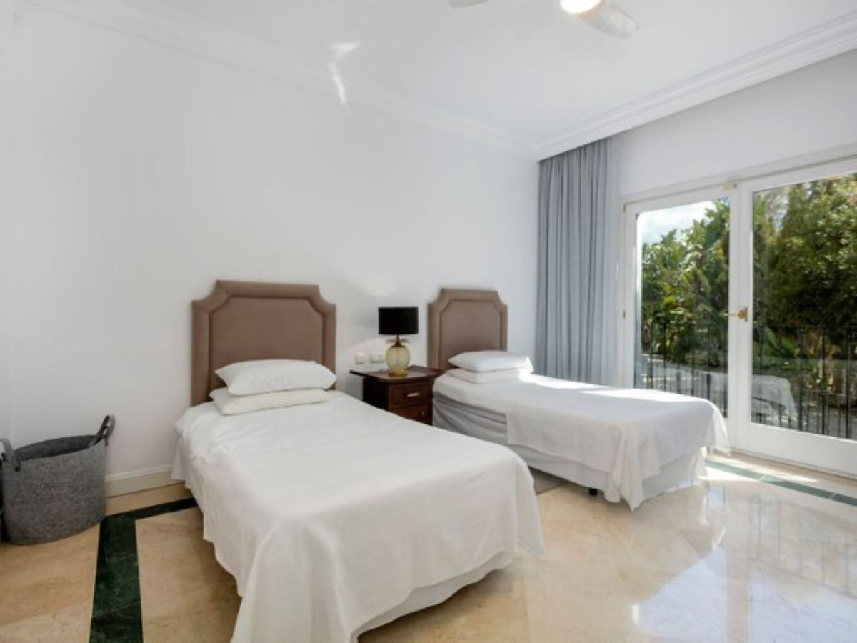 Huis te koop in Nueva Andalucía | 6 slaapkamers H5075314