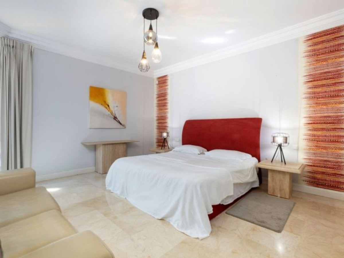 Huis te koop in Nueva Andalucía | 6 slaapkamers H5075314