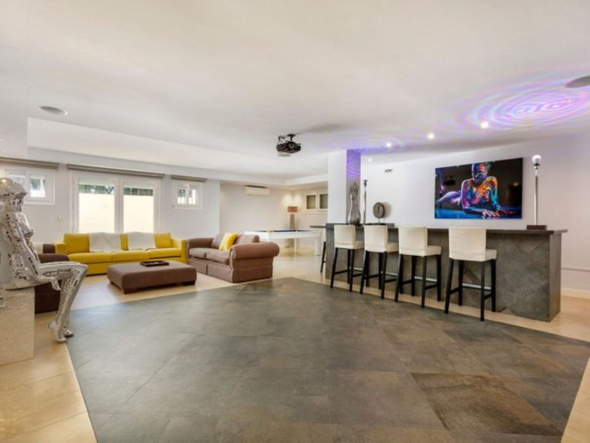 Huis te koop in Nueva Andalucía | 6 slaapkamers H5075314