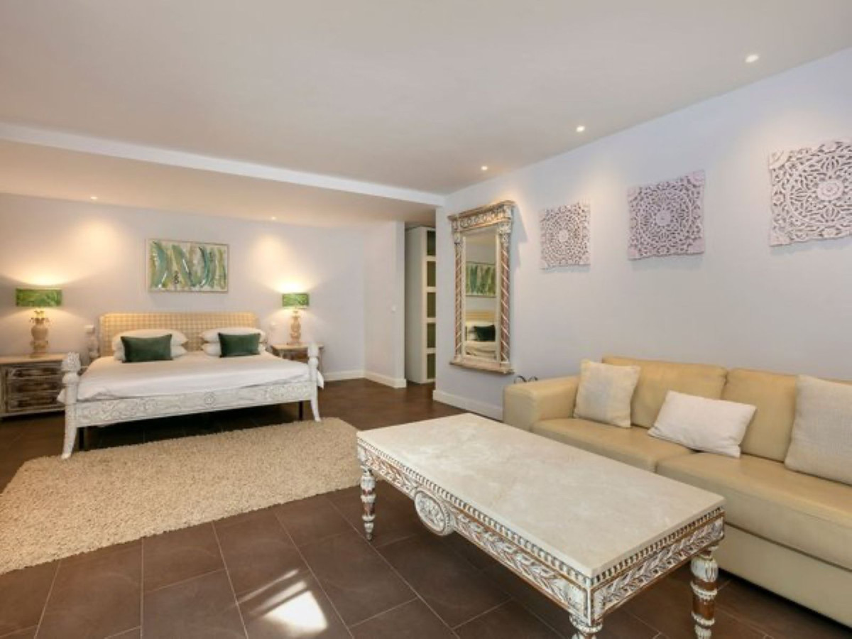 Huis te koop in Nueva Andalucía | 6 slaapkamers H5075314