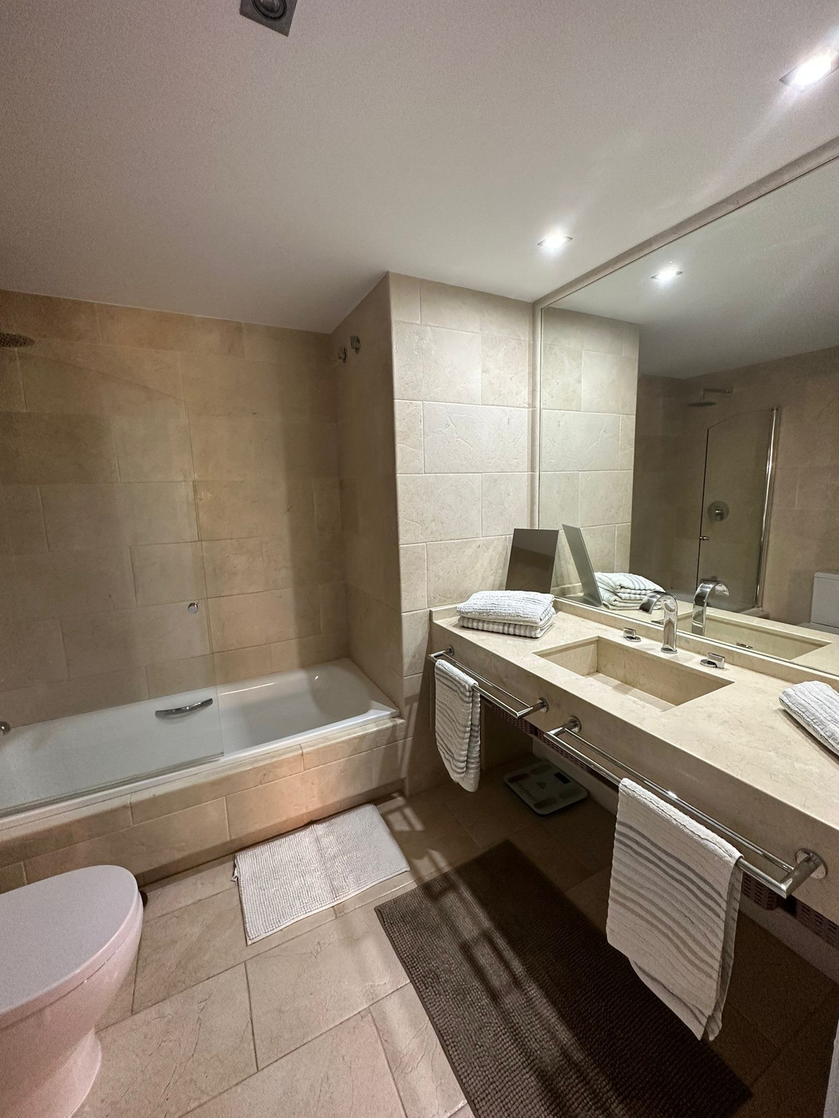 Geschakelde Woning te koop in Aloha | 4 slaapkamers H5077666