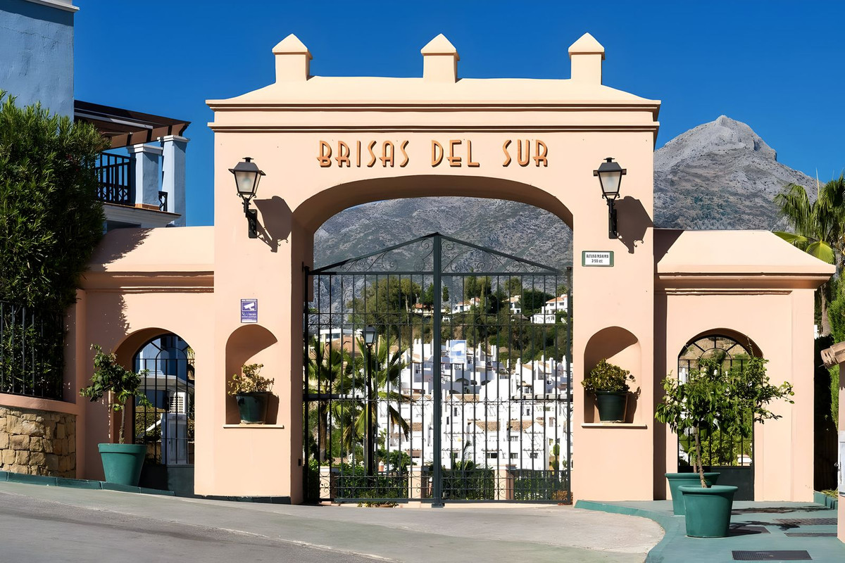 Huis te koop in Nueva Andalucía | 4 slaapkamers H5079052