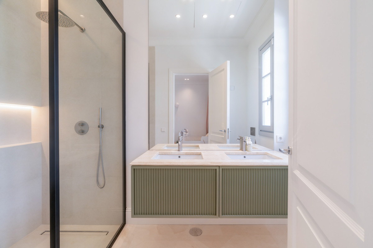 Huis te koop in Nueva Andalucía | 5 slaapkamers H5079424