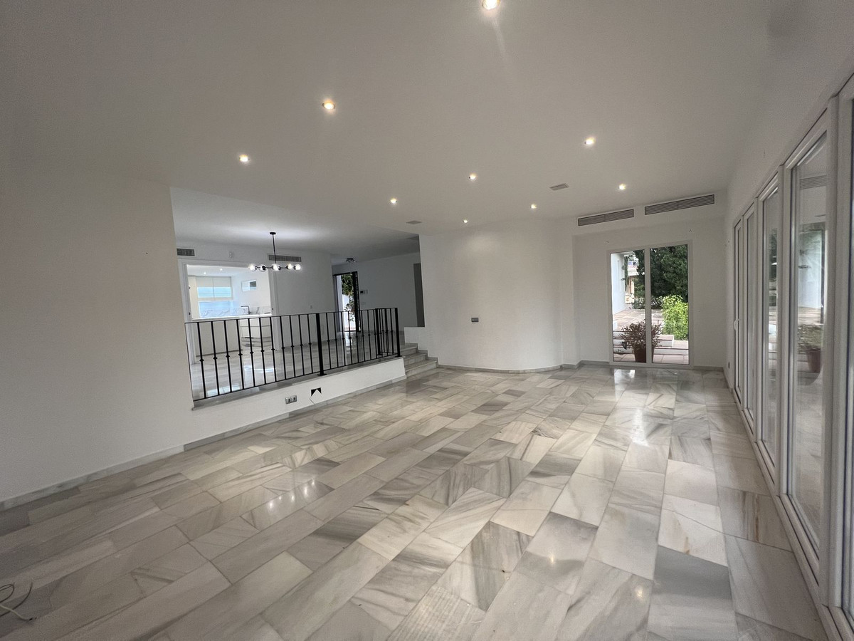 Huis te koop in Nueva Andalucía | 5 slaapkamers H5105029