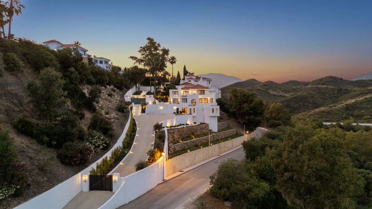 Huis te koop in Nueva Andalucía | 5 slaapkamers H5105161