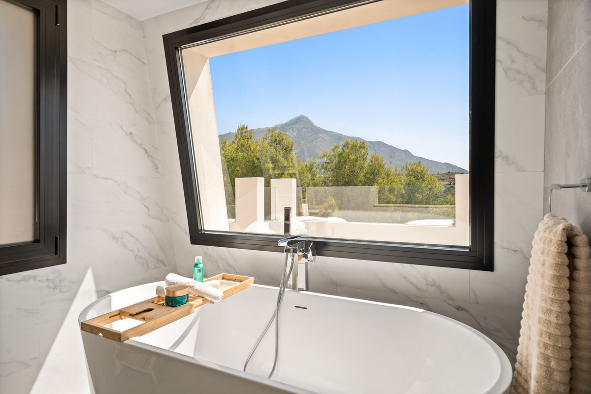 Huis te koop in Nueva Andalucía | 5 slaapkamers H5105161
