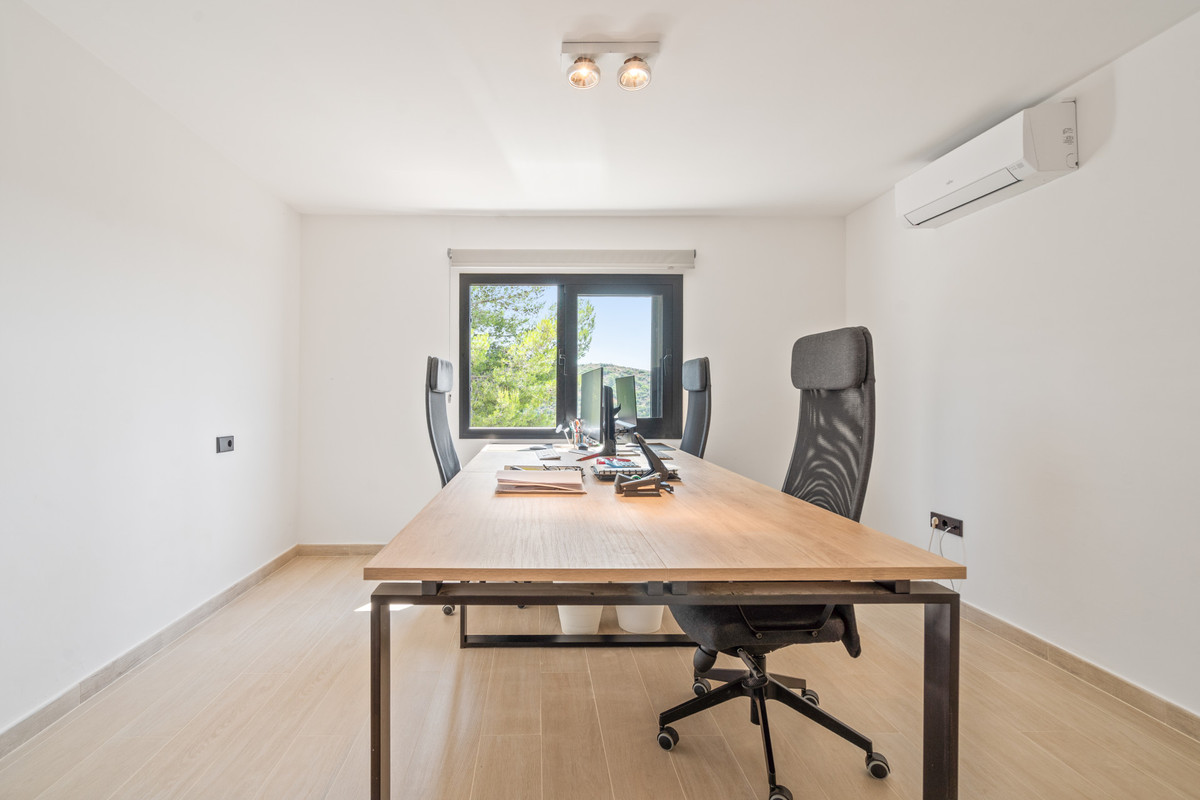 Huis te koop in Nueva Andalucía | 5 slaapkamers H5105161