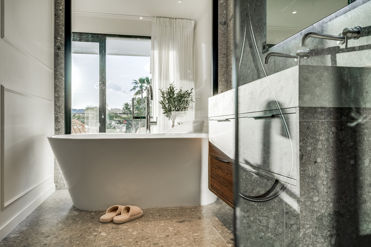 Huis te koop in Nueva Andalucía | 4 slaapkamers H5105251