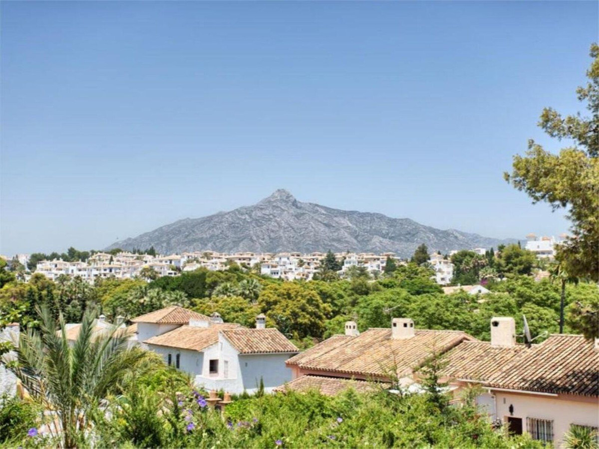 Huis te koop in Nueva Andalucía | 4 slaapkamers H5121433