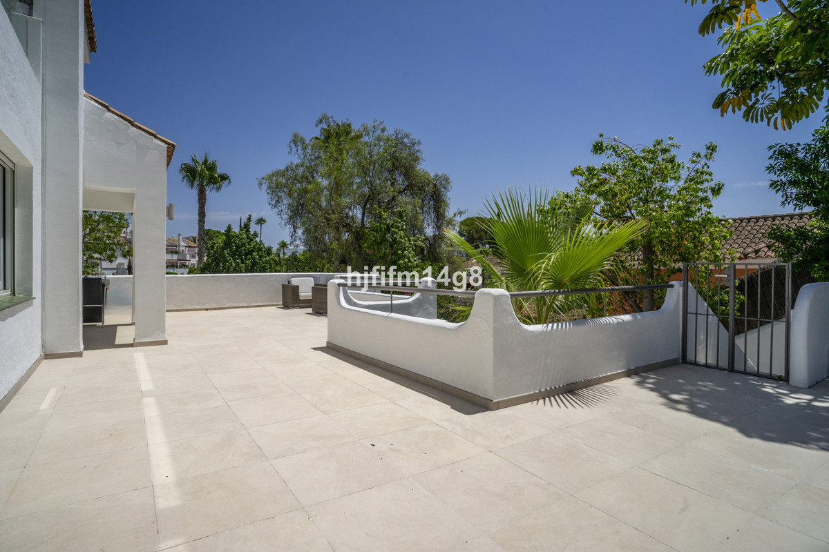 Huis te koop in Nueva Andalucía | 4 slaapkamers H5123296