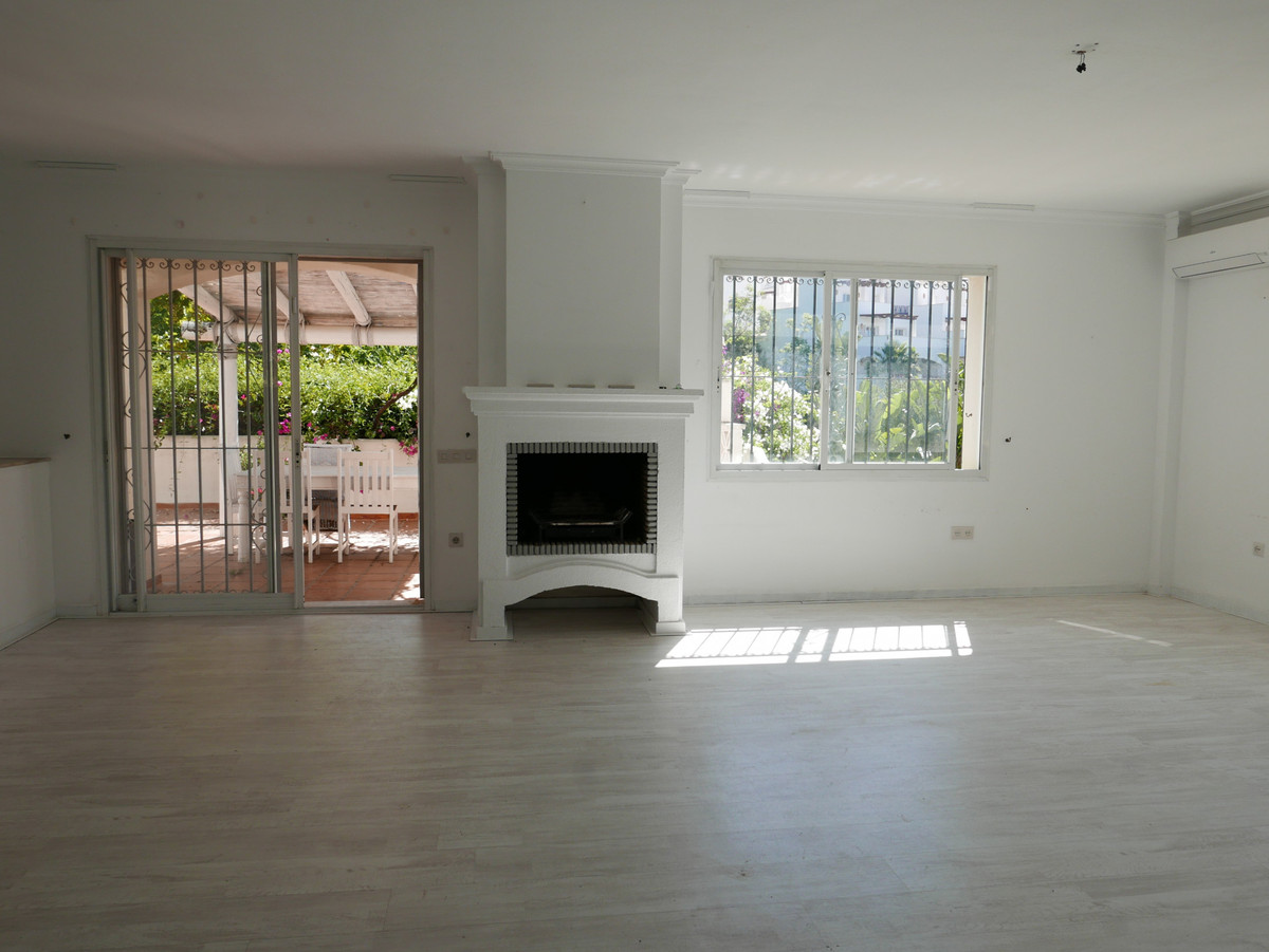 House for sale in Nueva Andalucía | 4 bedrooms H5124235