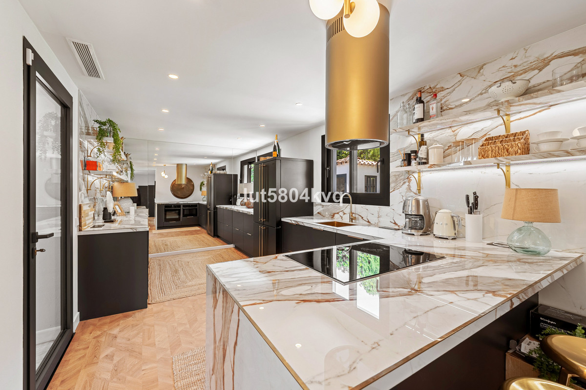 Huis te koop in Nueva Andalucía | 4 slaapkamers H5126596