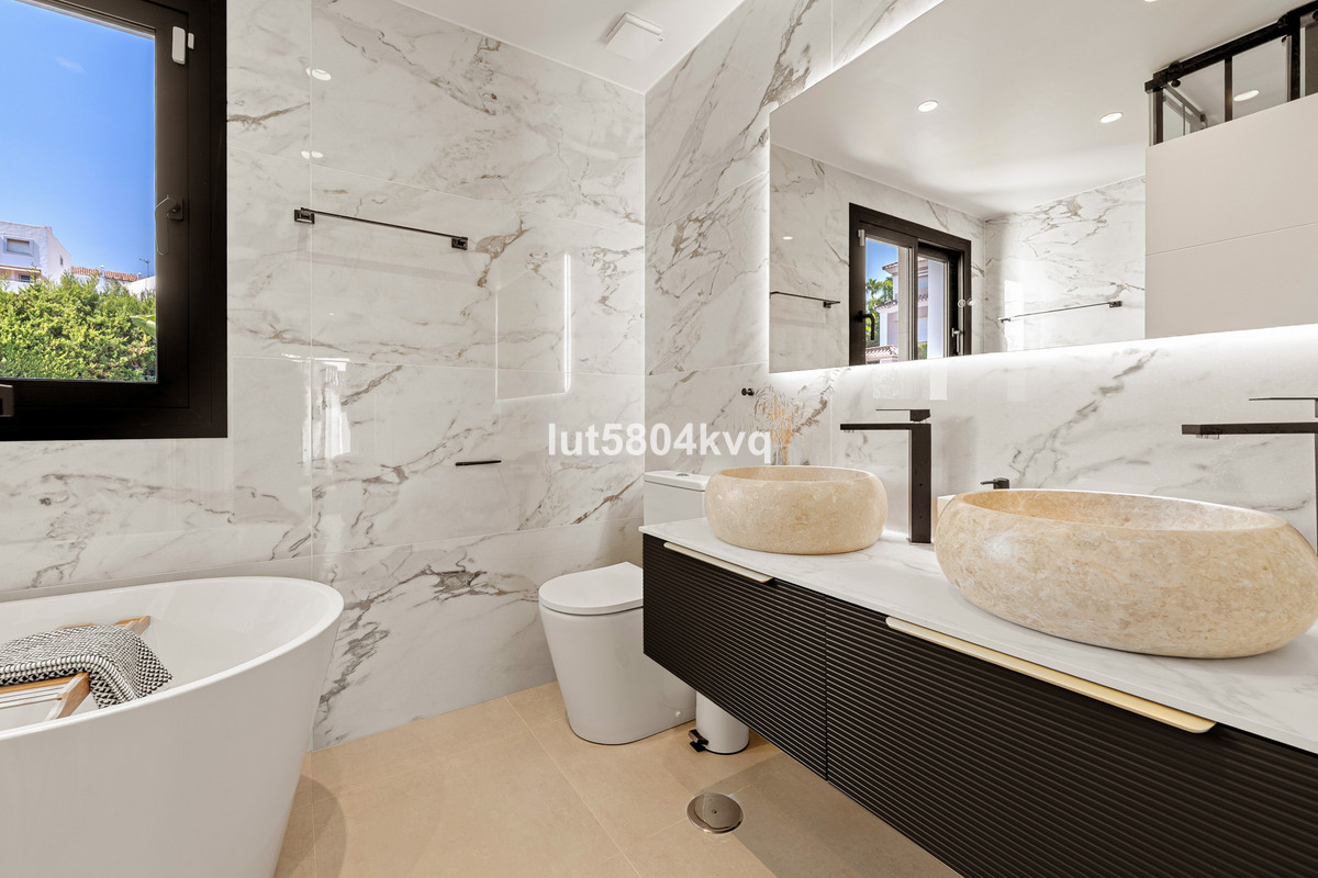 Huis te koop in Nueva Andalucía | 4 slaapkamers H5126596