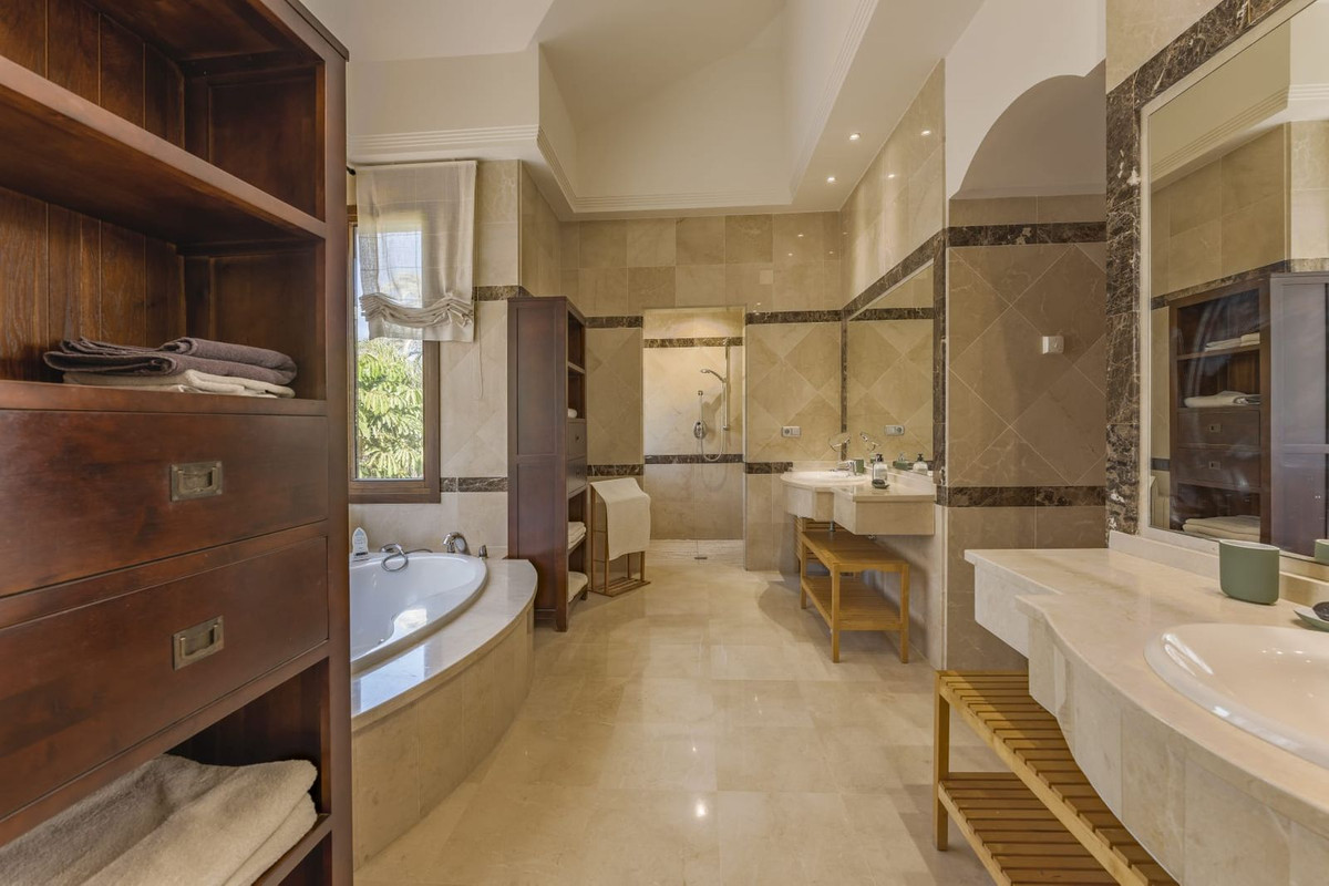 Huis te koop in Nueva Andalucía | 6 slaapkamers H5127016